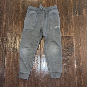 Cabela’s boys joggers gray 4/4T some light wear on knees